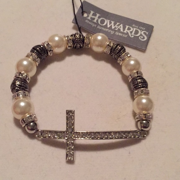 Howard’s stretchy Cross Pearl & Silver Bracelet - Picture 1 of 6